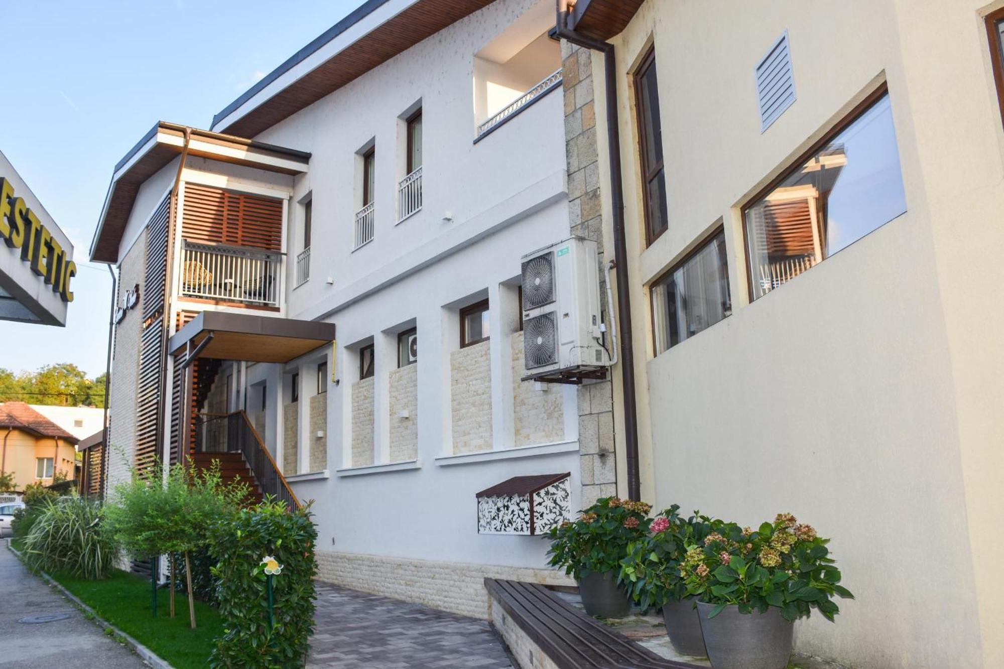 Hotel Curtea Veche Curtea de Argeş Exterior foto